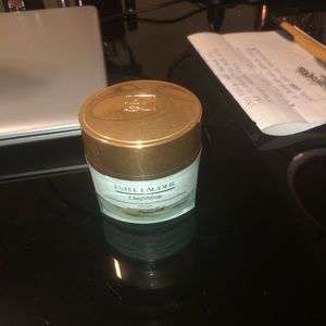 Estée Lauder day wear